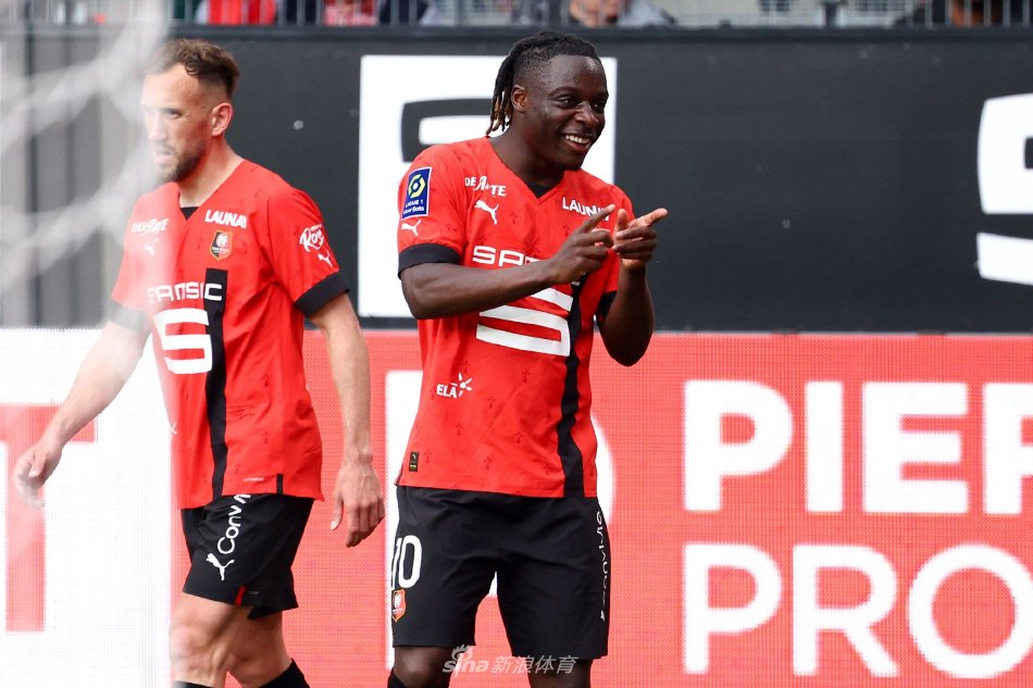 [德甲]于帕梅卡诺红牌送点 斯托格主罚命中.